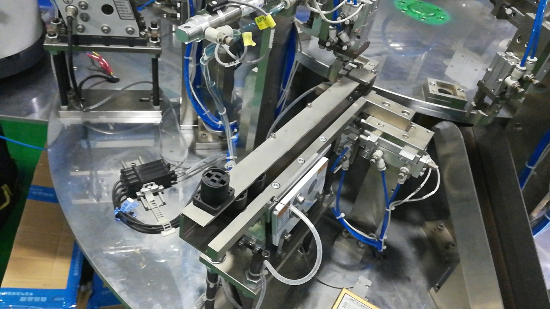 音響座自動裝配機